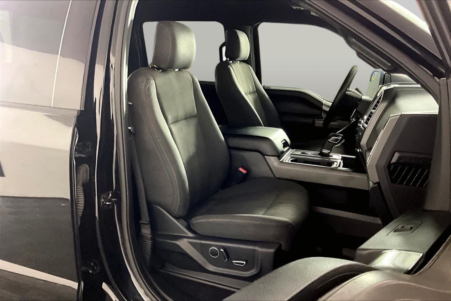 Used 2016 Shadow Black Ford XLT image 9