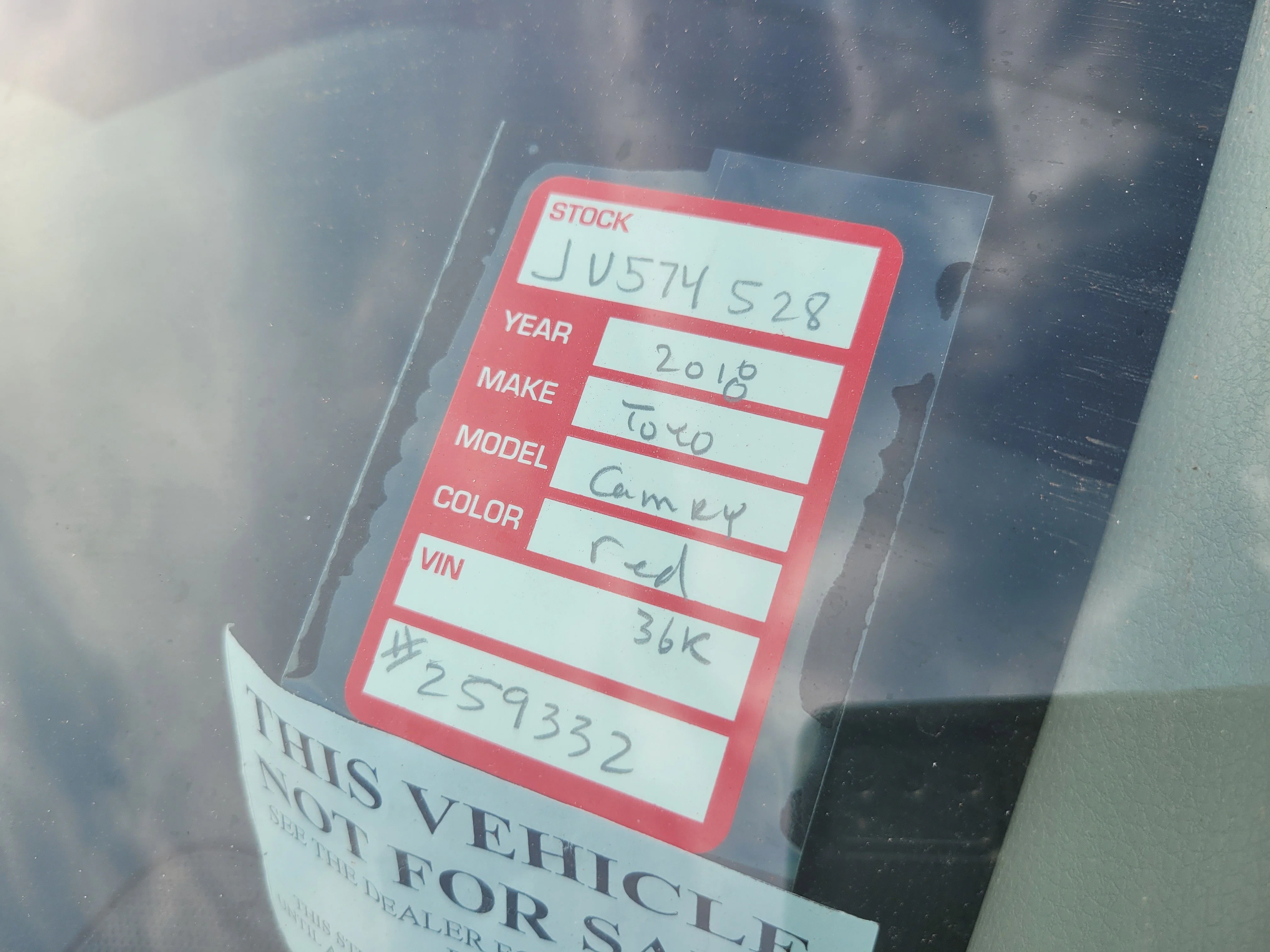 Used 2018 Pearl Toyota LE image 10