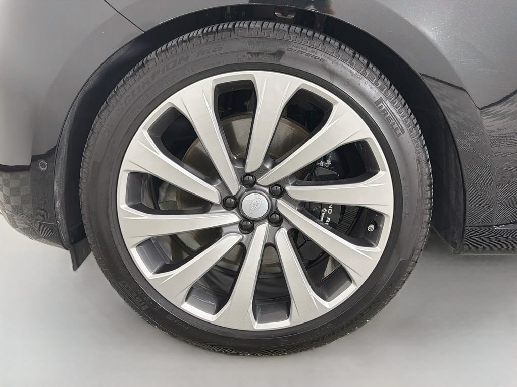 Certified Used 2025  Land Rover SE image 34