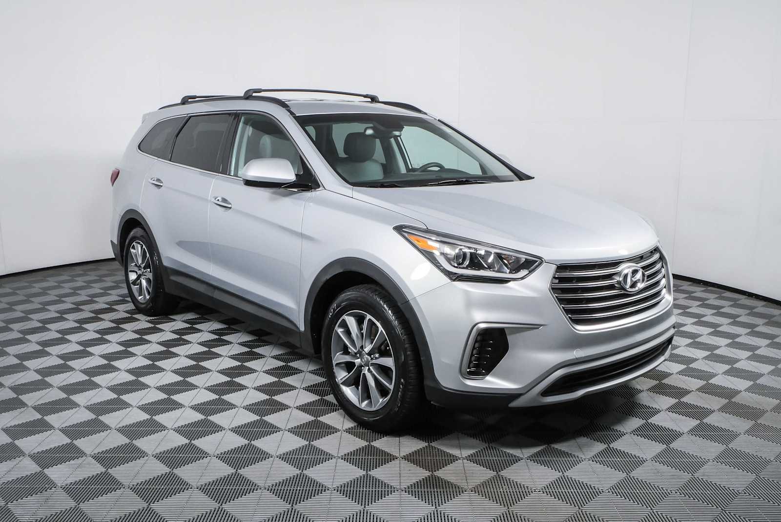 2019 Hyundai Santa Fe SE XL FWD's photo