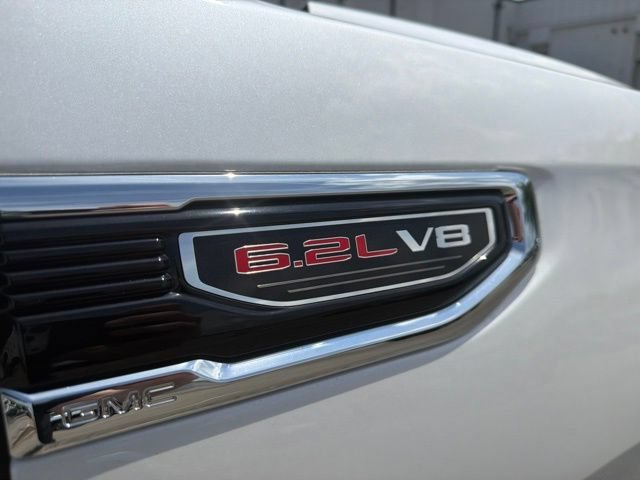 Used 2024 White Frost Tricoat GMC Denali image 6