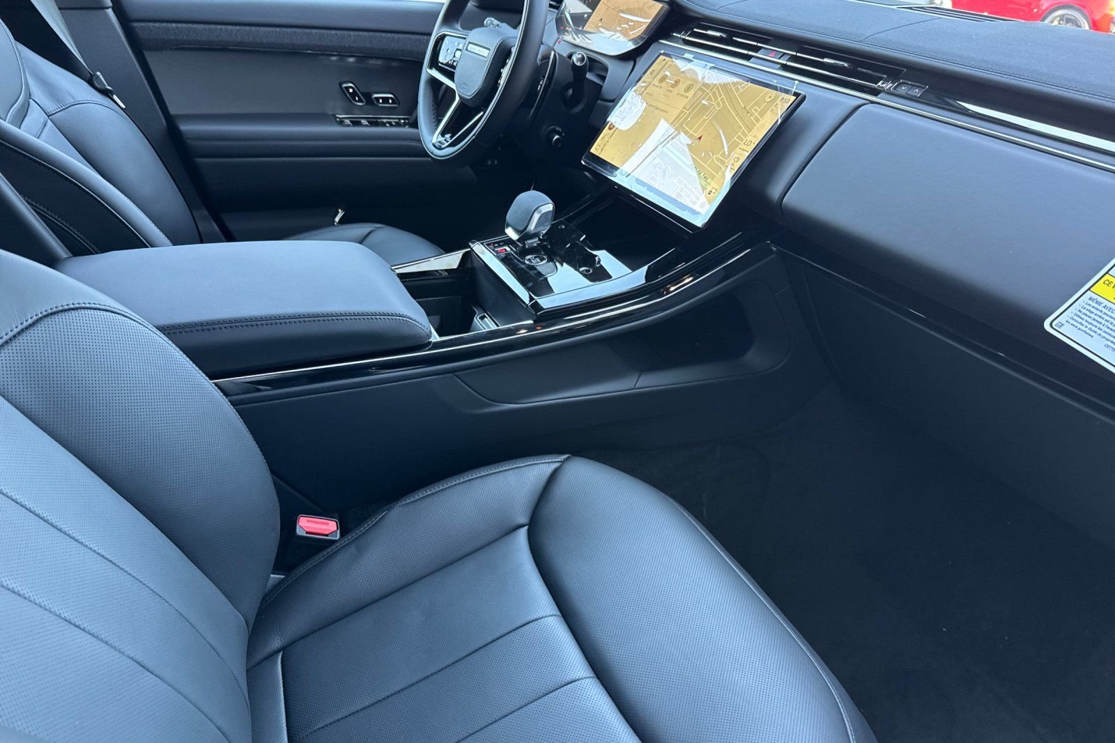 New 2026 Fuji White Land Rover Dynamic SE image 17