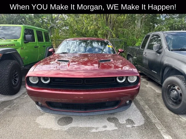 Used 2019 Red Dodge SXT image 3