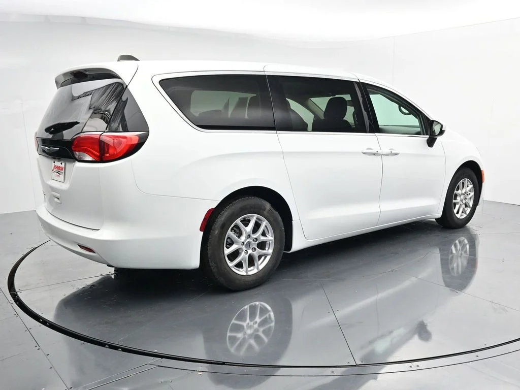 Used 2023 White Chrysler LX image 7