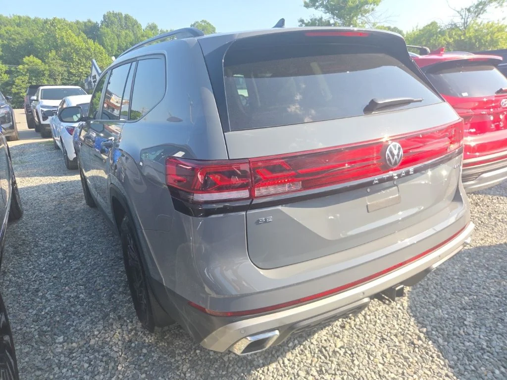 Used 2025  Volkswagen 2.0T Peak Edition image 5