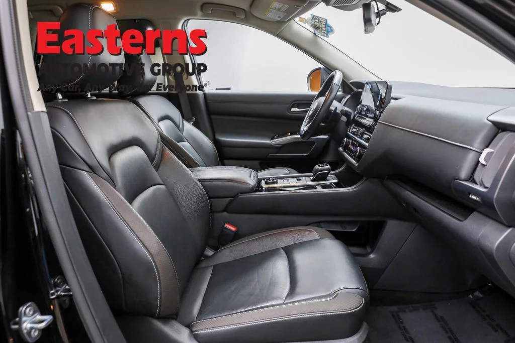 Used 2022 Black Nissan SL image 25