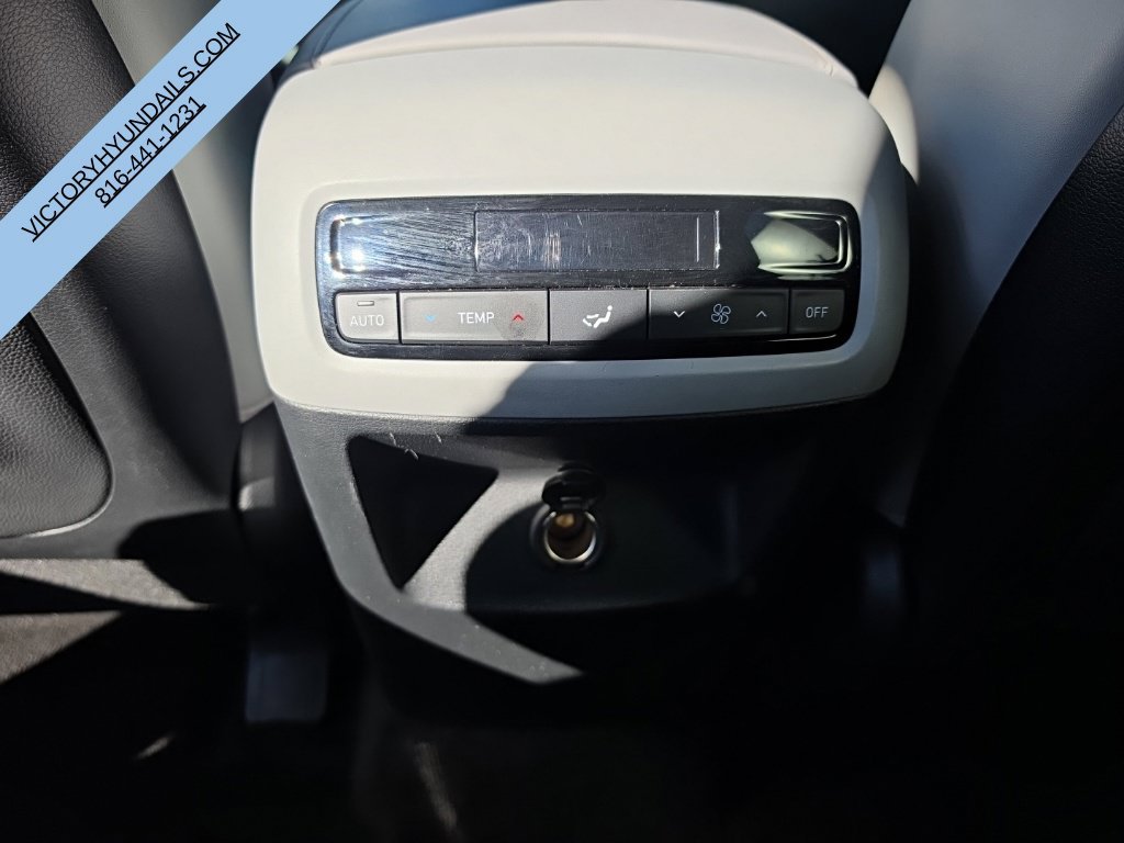 Used 2025 White Hyundai SEL image 30