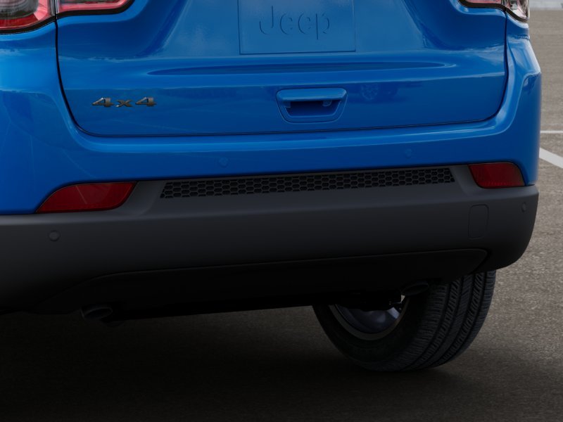 New 2025 Hydro Blue Pearl-Coat Exterior Paint Jeep Limited image 42