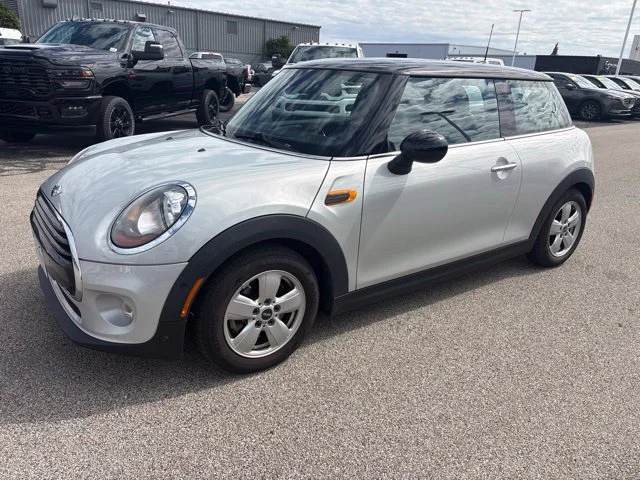 Used 2018 Silver MINI Base image 2