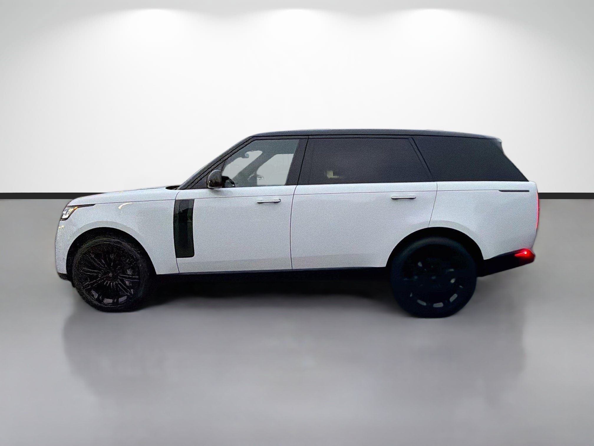 New 2027 Fuji White LAND ROVER  image 2