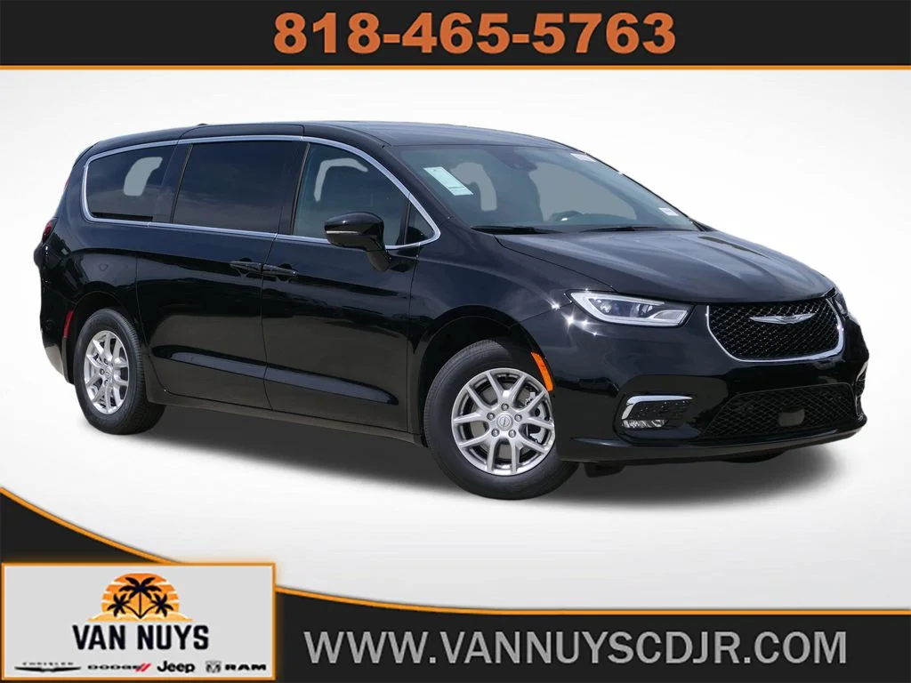 2026 Chrysler Pacifica Select's photo
