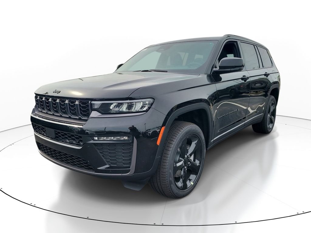 New 2026 Diamond Black Crystal Pearl-Coat Exterior Paint Jeep Limited image 3