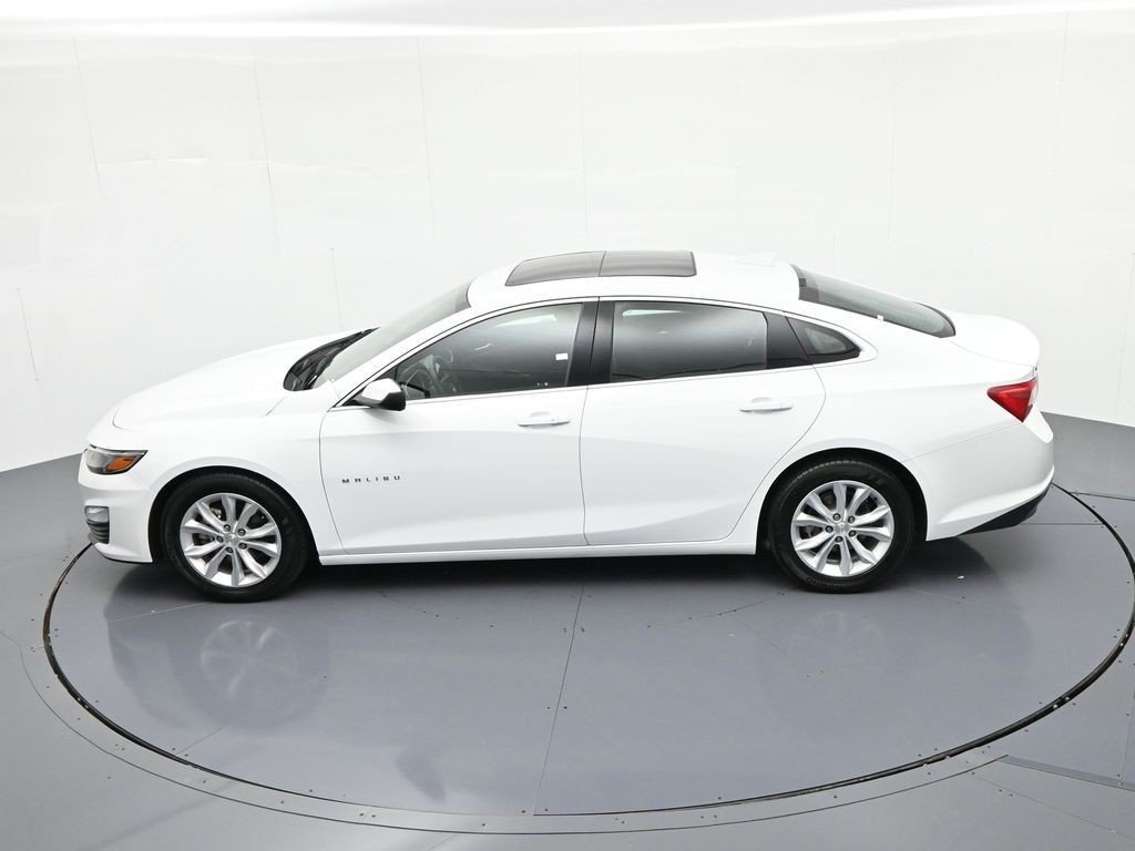 Used 2024 Summit White Chevrolet LT 1LT image 17