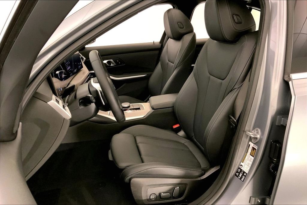 Used 2025 Skyscraper Grey Metallic BMW  image 13