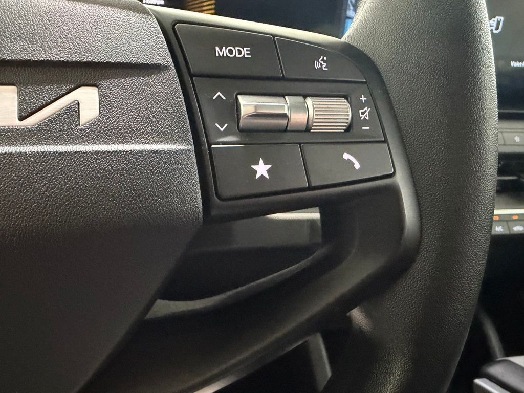 Used 2025 Blue Kia LXS image 21