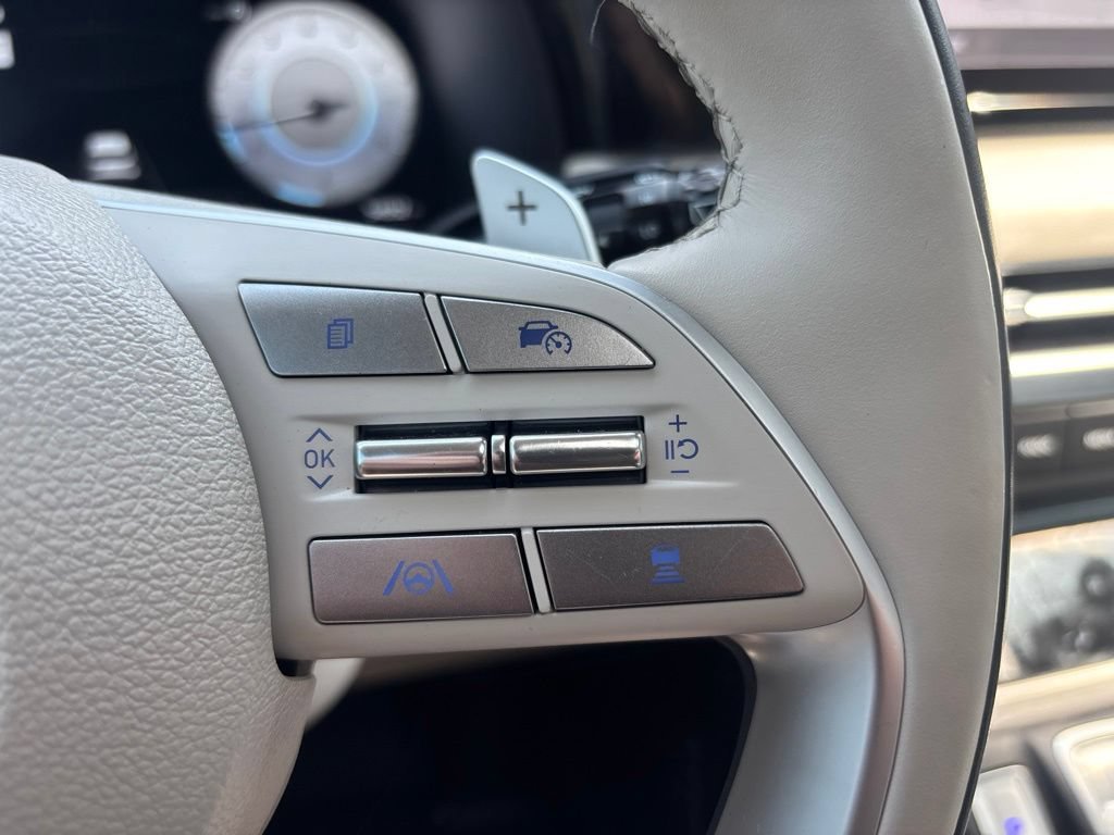 Used 2024 White Hyundai Calligraphy image 25