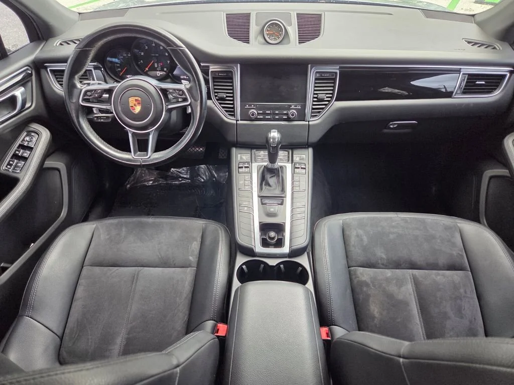 Used 2018 Silver Porsche  image 27