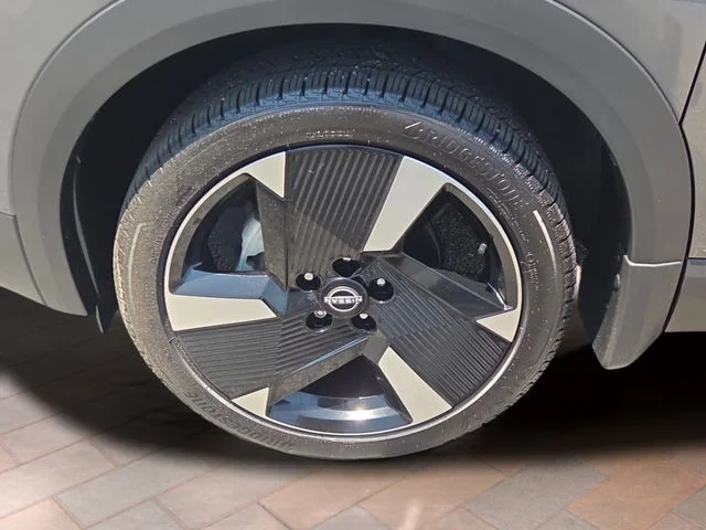 Used 2025 Gray Nissan SR image 21