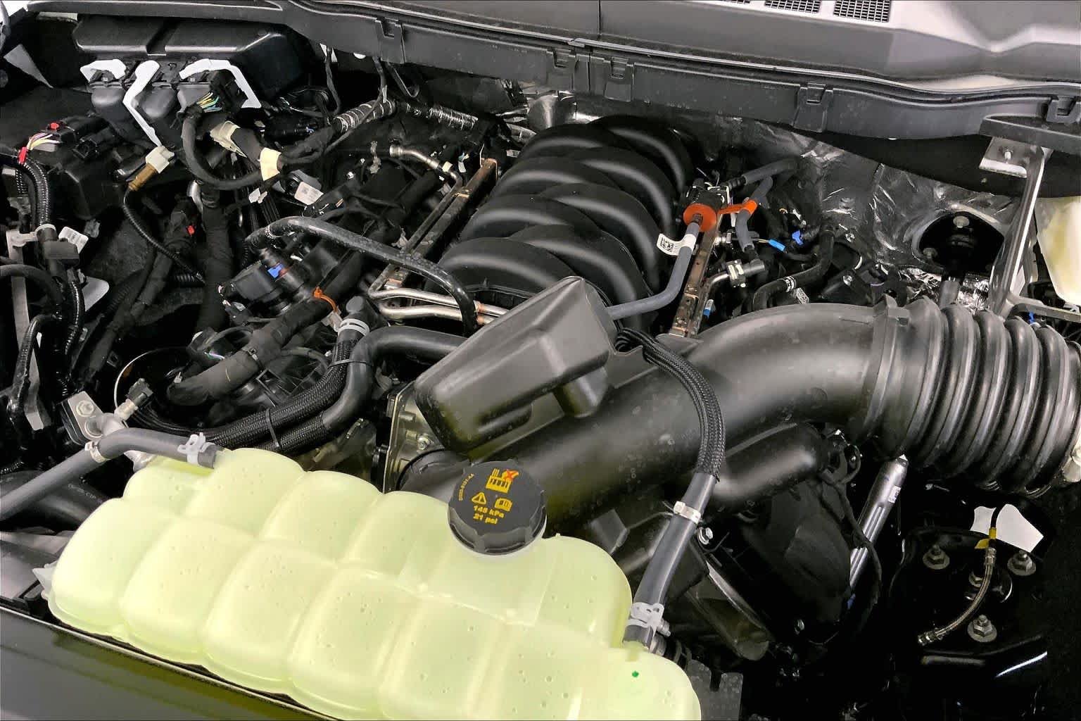 New 2026 Oxford White Ford XLT image 16
