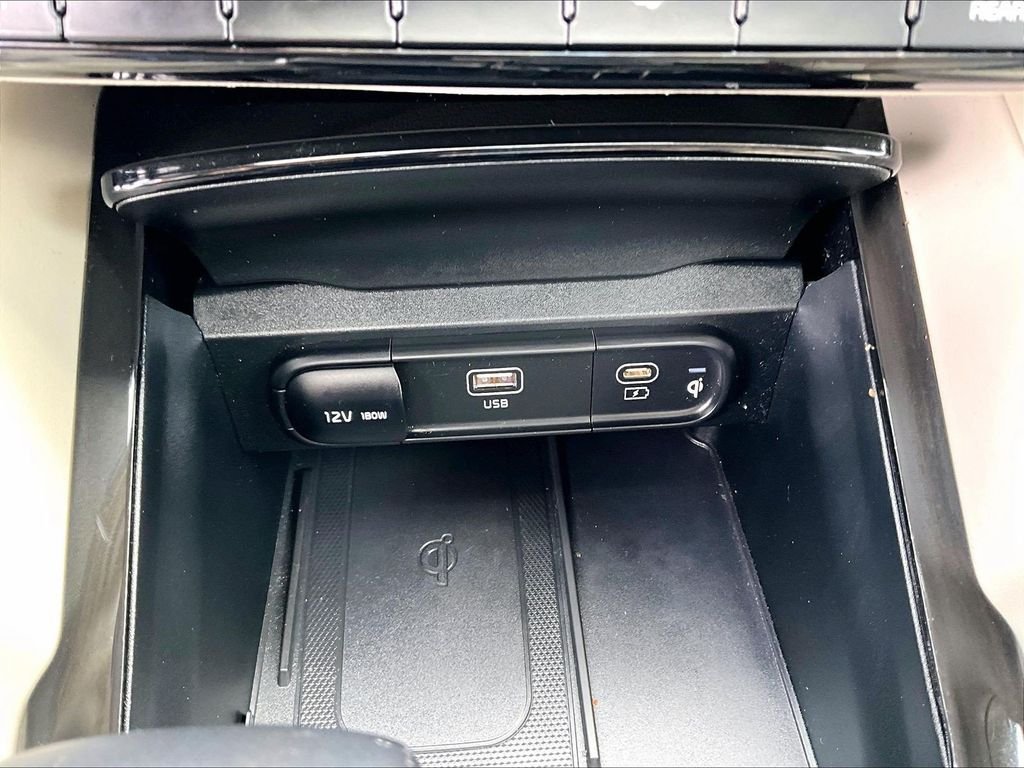 Used 2024 Black Kia S image 28