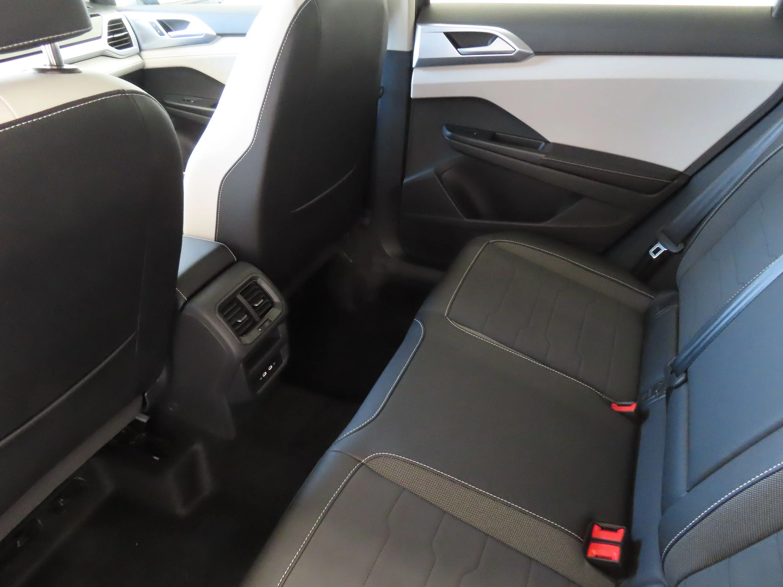 New 2026 Silver Volkswagen 1.5T SE image 20
