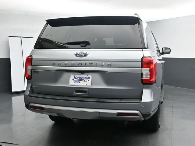 Used 2024 Silver Ford XLT image 9