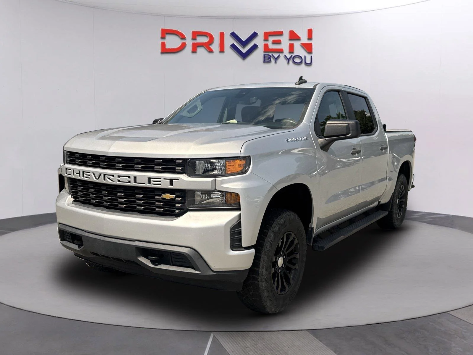 Used 2022 SILVER ICE METALLIC Chevrolet Custom image 8