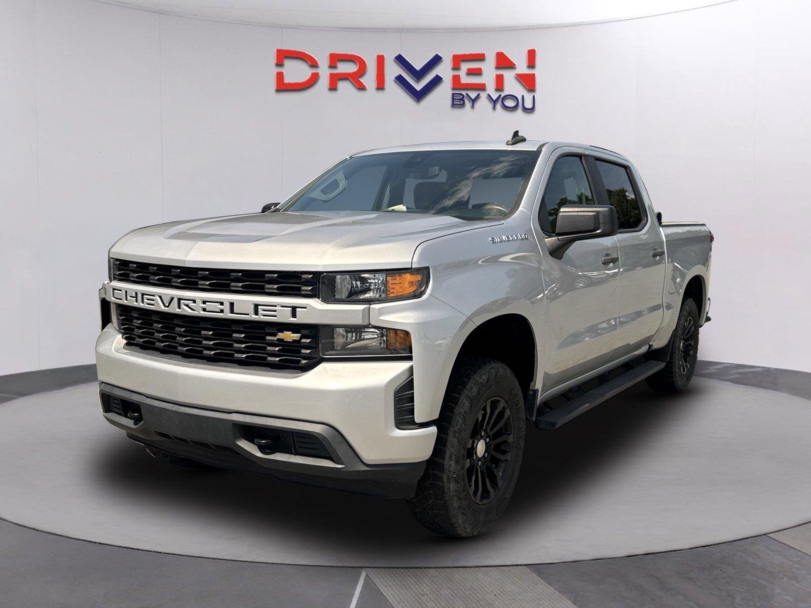 Used 2022 SILVER ICE METALLIC Chevrolet Custom image 8