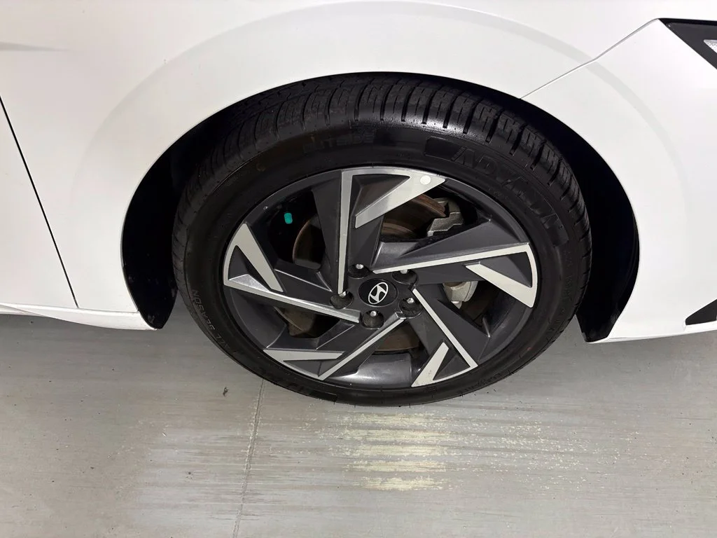 Used 2024 White Hyundai SEL image 10