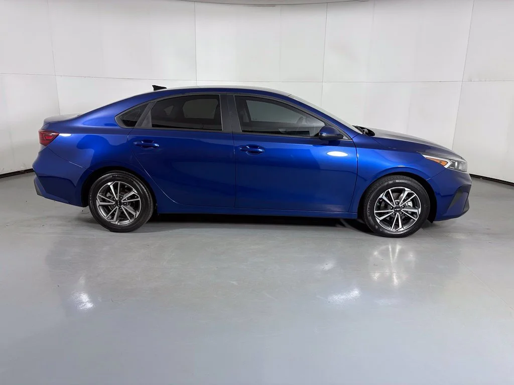 Used 2023 Blue Kia LXS image 9