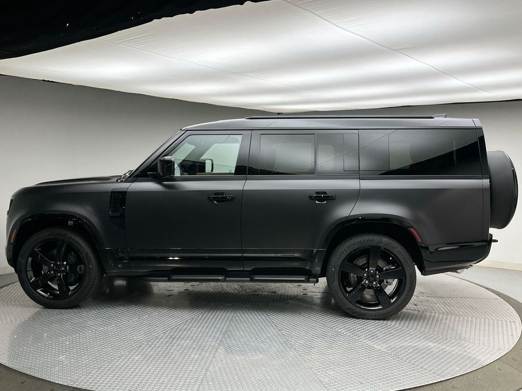New 2026 Santorini Black LAND ROVER X-Dynamic SE image 2