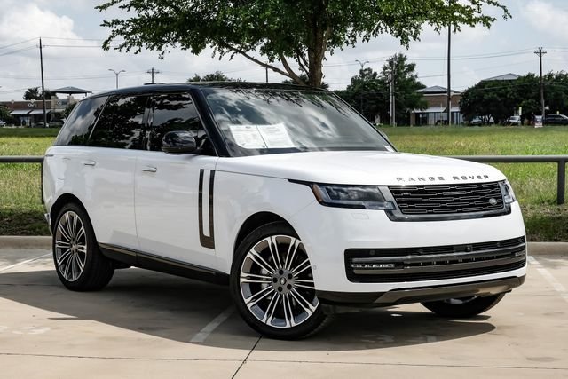 Used 2025 White Land Rover SE image 6