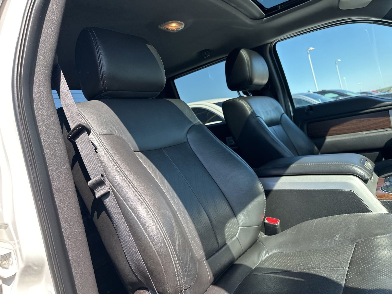Used 2014 White Ford Lariat image 36