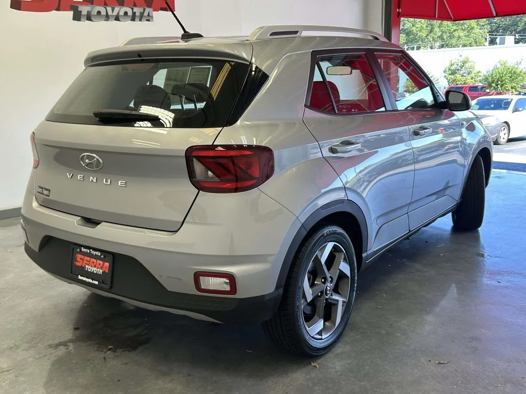 Used 2025 Silver Hyundai SEL image 3
