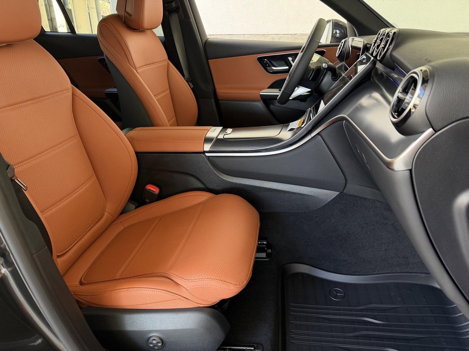 New 2026 Graphite Grey Metallic Mercedes-Benz GLC 300 image 38