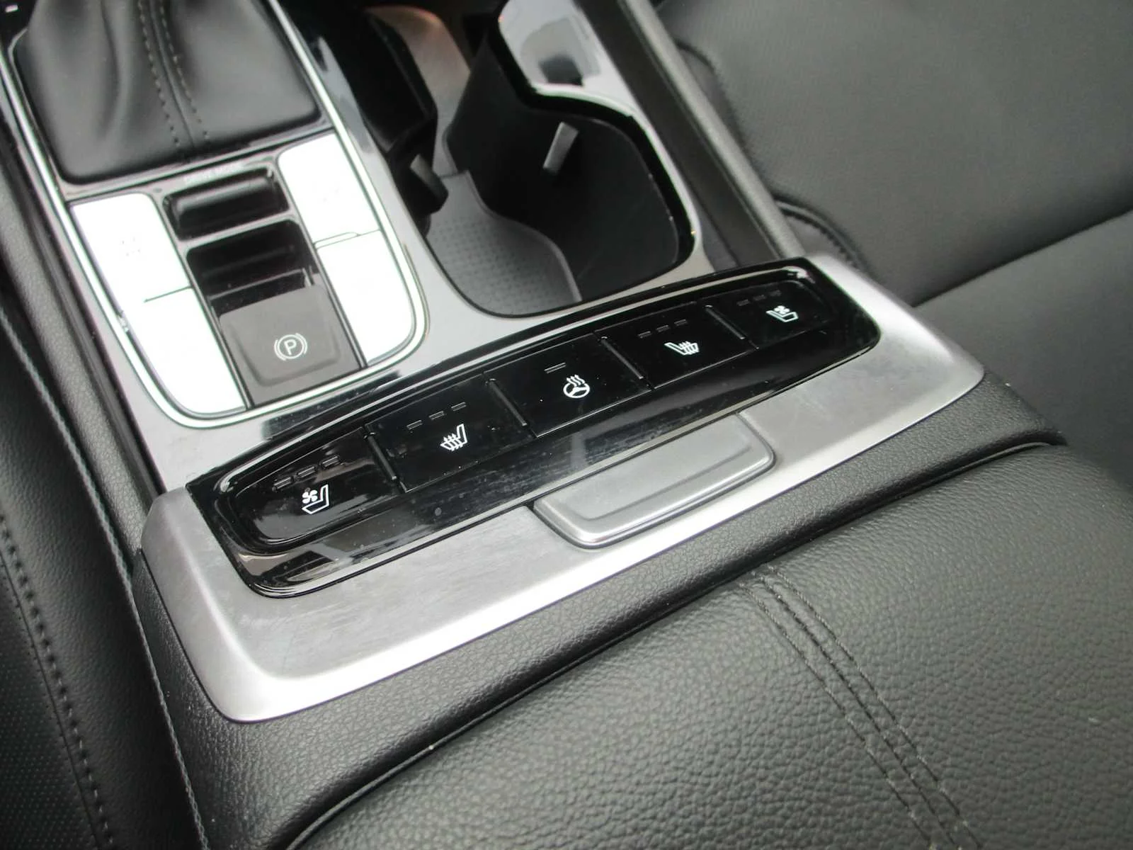 Used 2024 Hampton Gray Hyundai Limited image 24