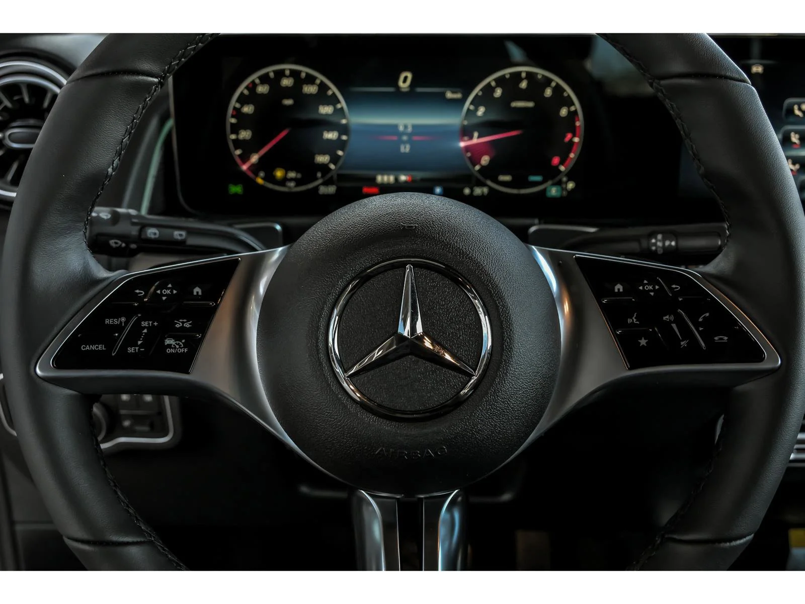 New 2026 Mountain Grey Metallic Mercedes-Benz GLB 250 image 38
