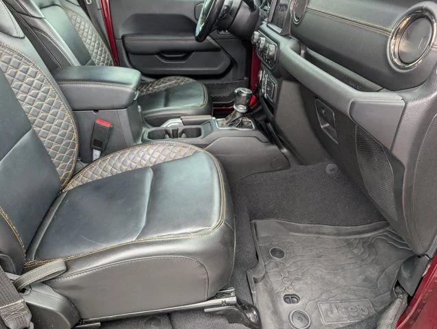 Used 2021 Snazzberry Pearlcoat Jeep Overland image 25