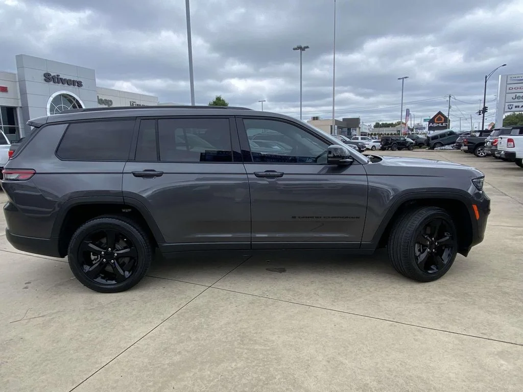 Used 2023 Gray Jeep Limited image 10