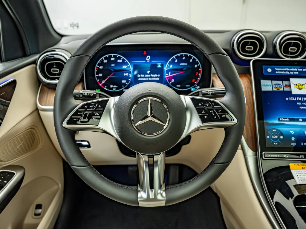 New 2026 Polar White Mercedes-Benz GLC 300 image 22