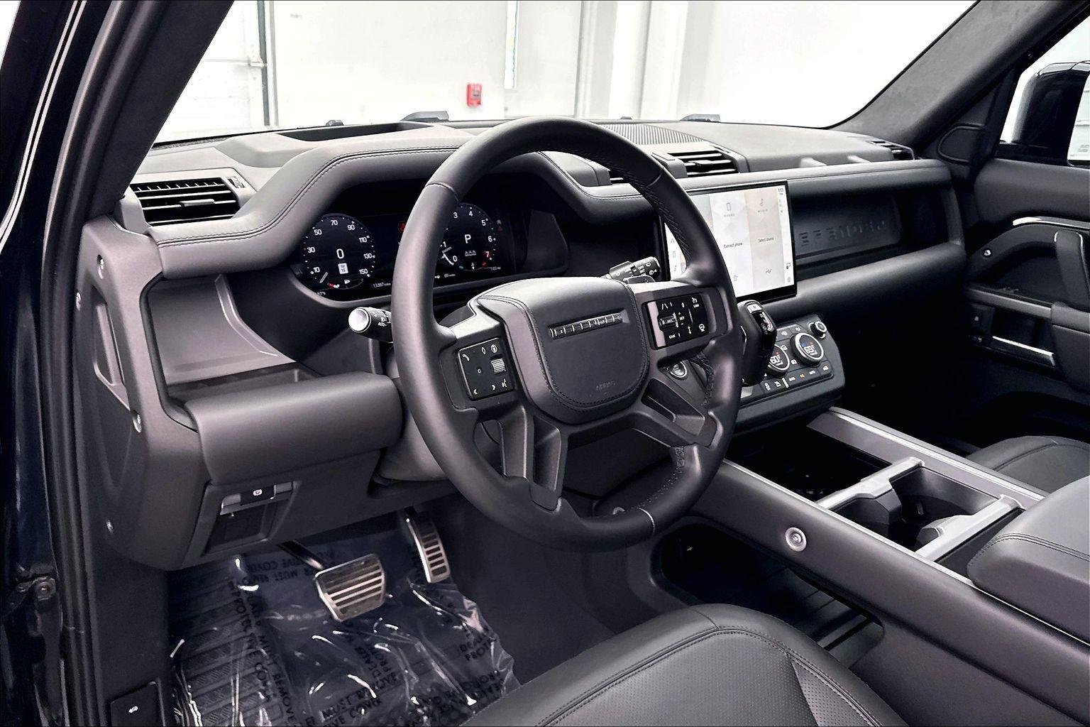 Used 2025 Santorini Black Metallic Land Rover V8 image 17