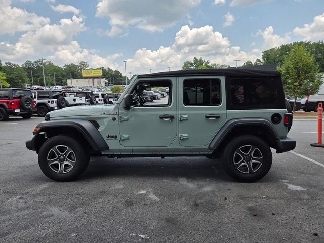 Used 2023  Jeep Sport S image 4