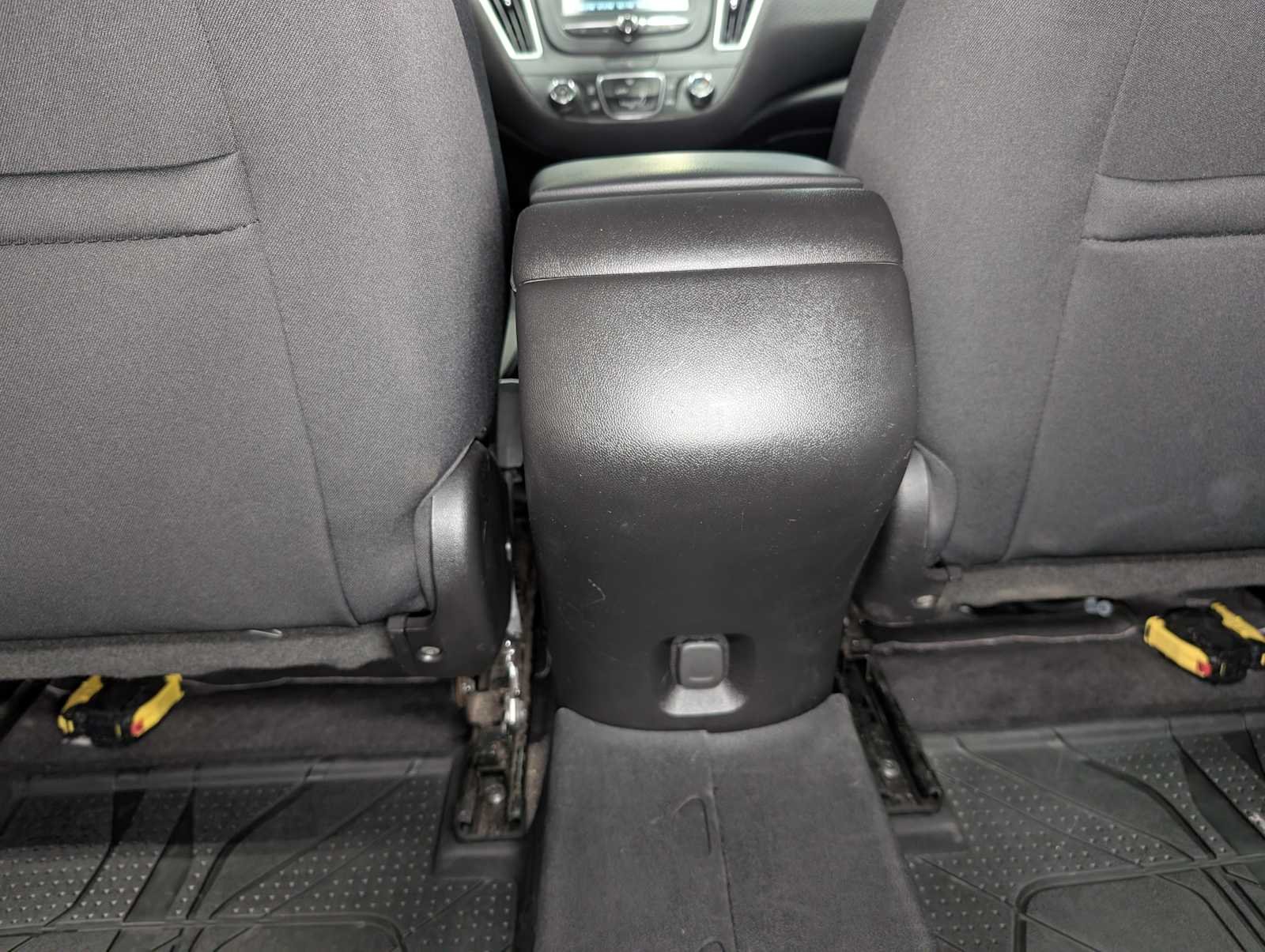Used 2018 Summit White Chevrolet LS image 20