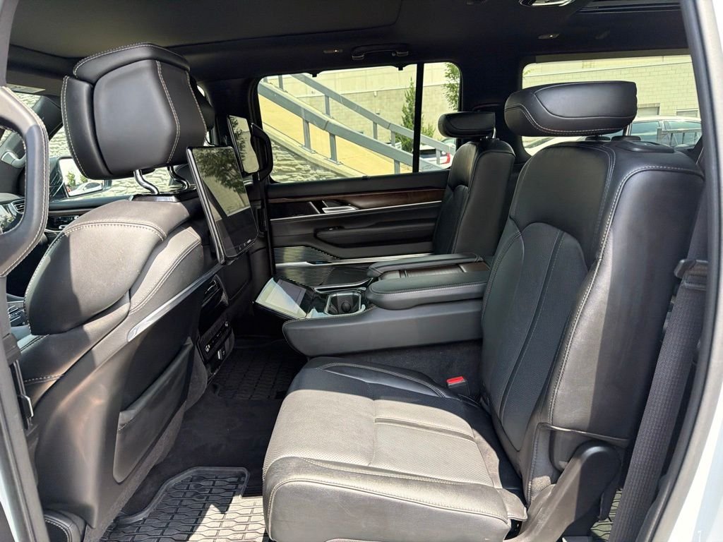 Used 2025 White Jeep I image 13