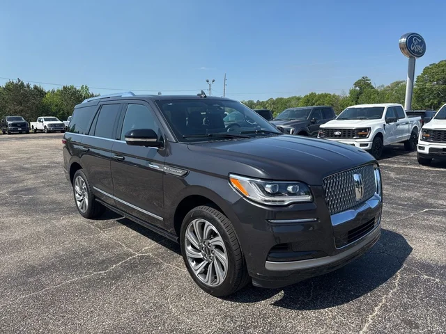 Pre-Owned 2023 Lincoln Navigator Reserve With Navigation & 4WD
