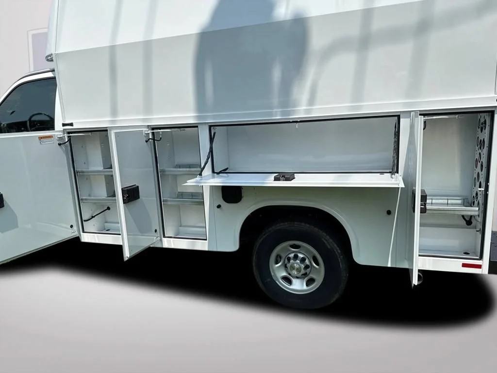 New 2025 Summit White Chevrolet 1WT image 8