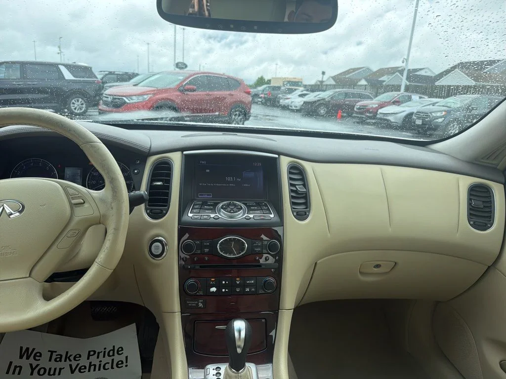 Used 2014 White INFINITI Journey image 19