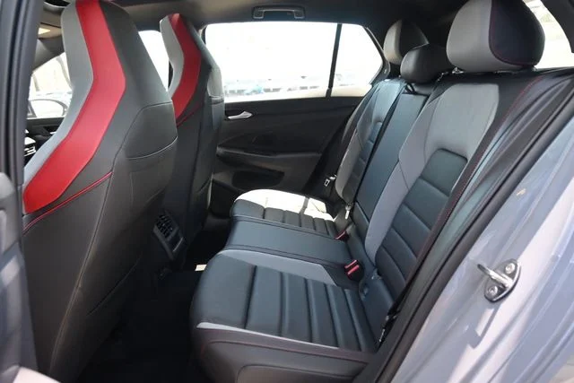 2025 Volkswagen Golf GTI SE - Photo 20