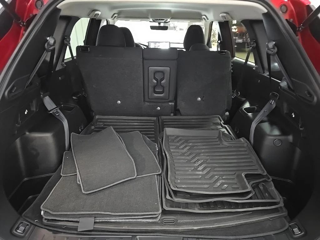 Used 2025 Red Mitsubishi ES image 17