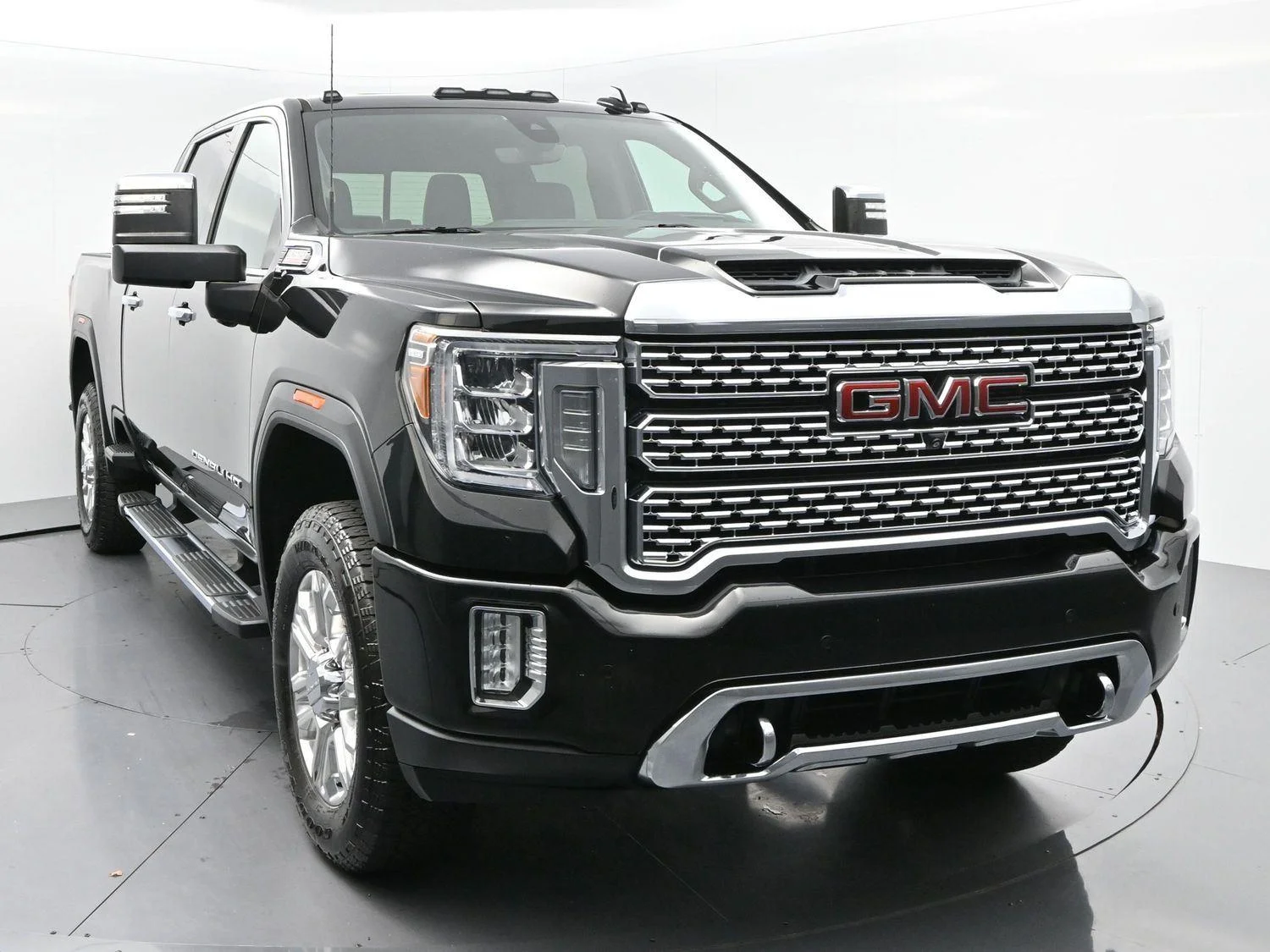 Used 2020 Onyx Black GMC Denali image 2